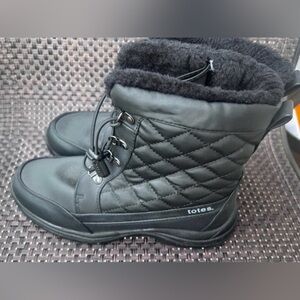 Winter Snow Boots Totes Brand Women size 7
